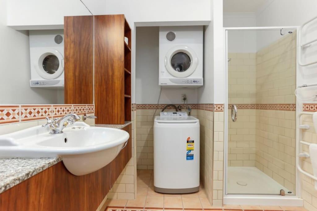 Newly Refurbished Waterfront Apartment! 3320 Окленд Екстер'єр фото